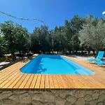La Mare Hotel *
